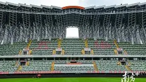 巴塞罗那深情致敬阿杜里斯：与其同场竞技倍感荣幸