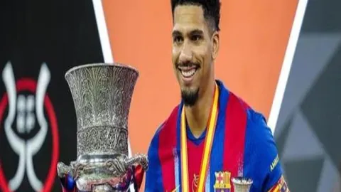 莱万脚踝骨折严重，波兰队医信心满满盼其回归国家队赛事